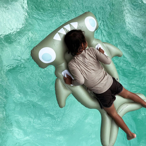 KIDS LIE-ON FLOAT SALTY THE SHARK KHAKI